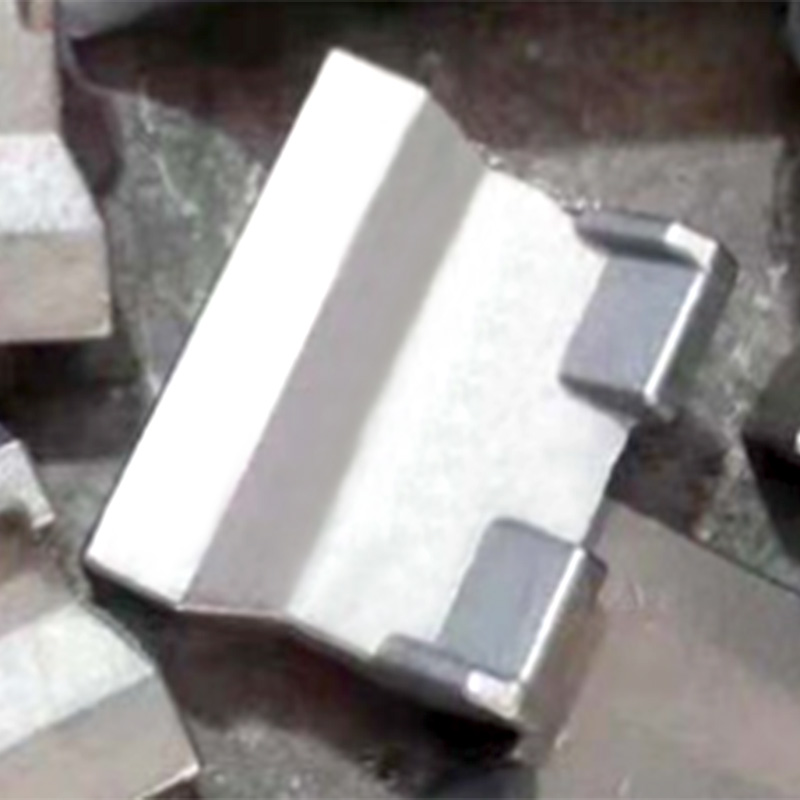 Præcisionsstøbning af afstandsstykke parallelt